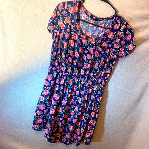 Women’s mini dress size medium scrunch waist
